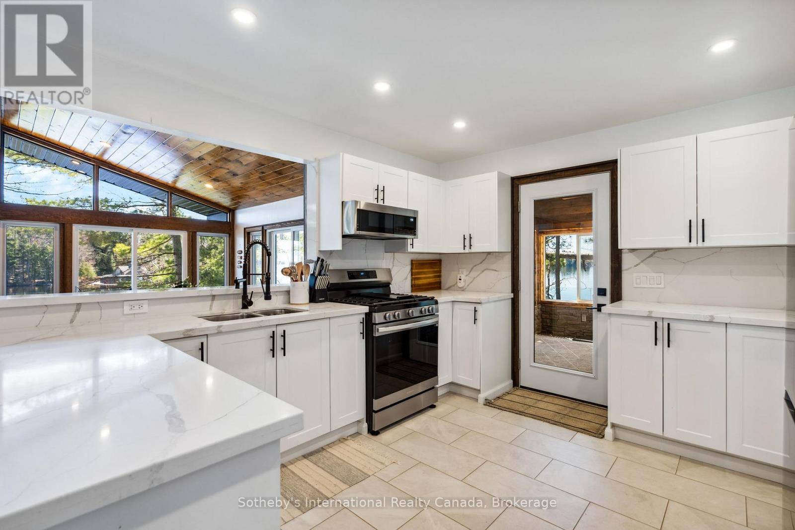 Gravenhurst (muskoka (s)), ON P1P1R2,29 BEACHGROVE ISLAND 33LM