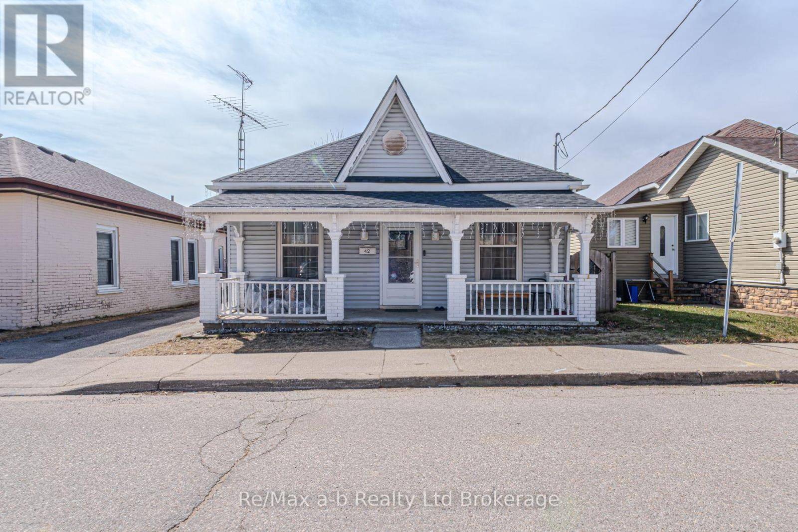 Brant (brantford Twp), ON N3R1A7,42 LAWRENCE STREET