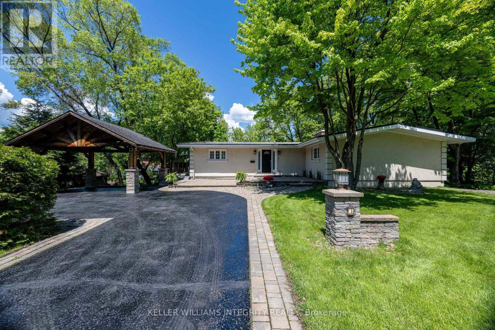 Ottawa, ON K1J6E3,3 BRIARCLIFFE DRIVE