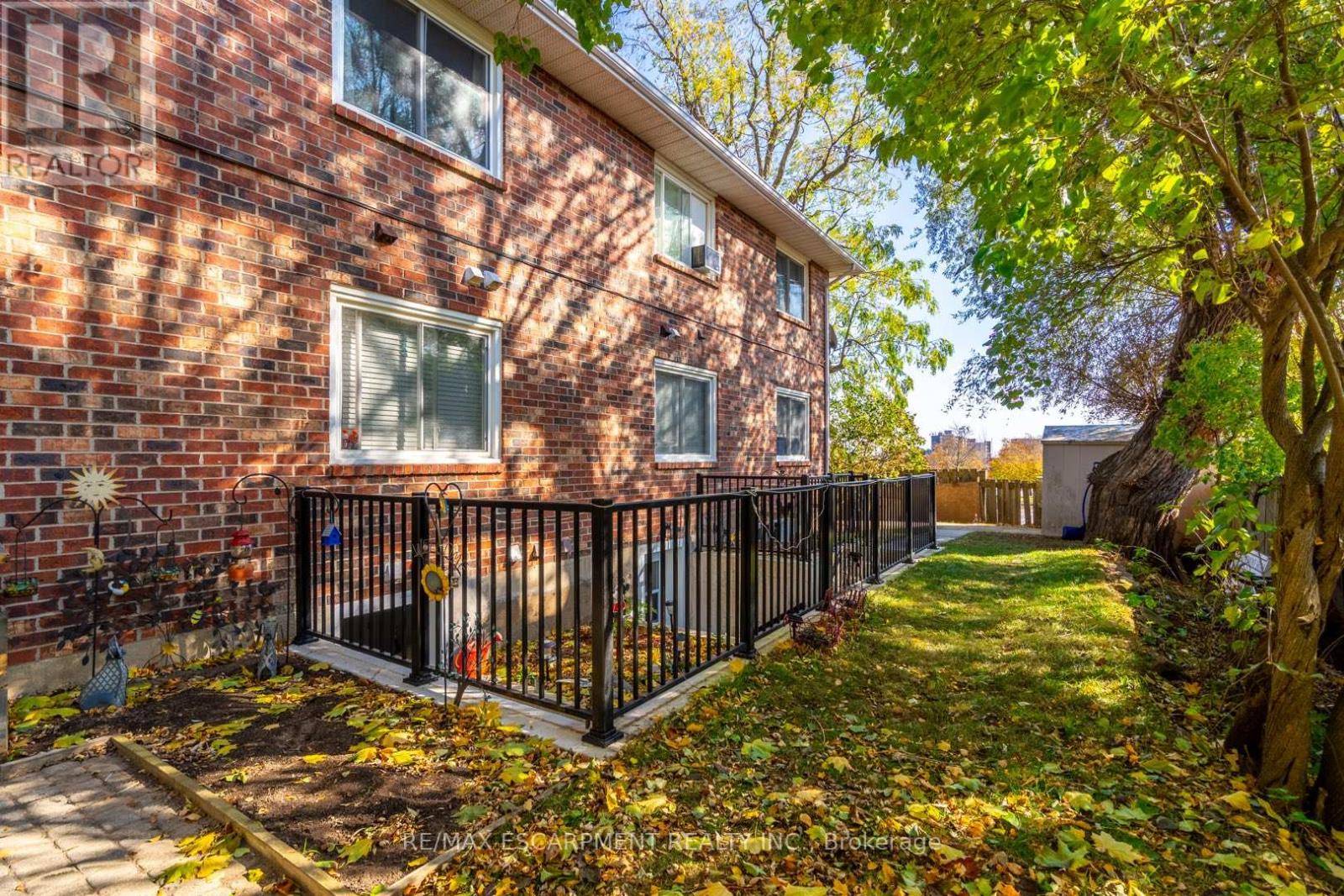 Hamilton (waterdown), ON L0R2H0,81 HAMILTON STREET N