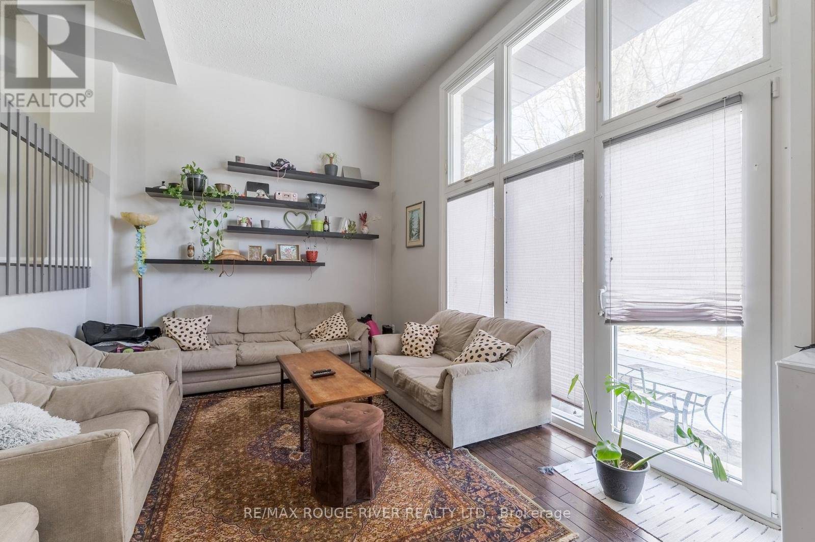 Peterborough North (university Heights), ON K9L1T1,30 Champlain CRES #24