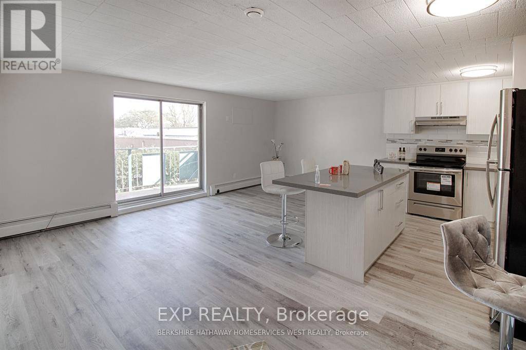 Niagara Falls (206 - Stamford), ON L2J1M6,6287 O'neil ST #11