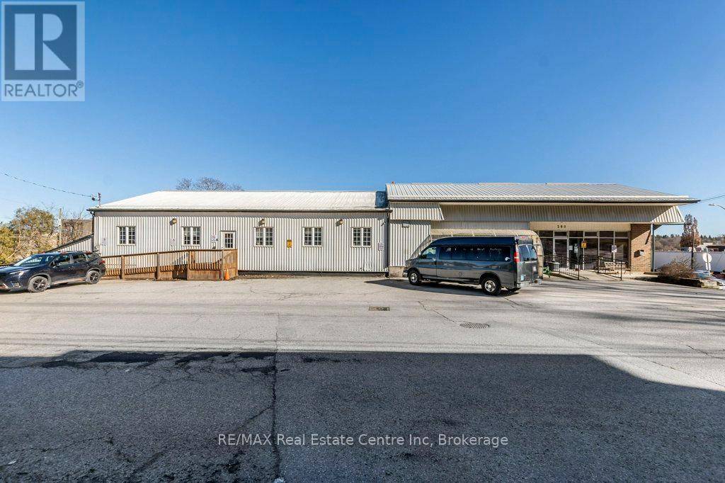 Centre Wellington (fergus), ON N1M1L7,280 ST PATRICK STREET W