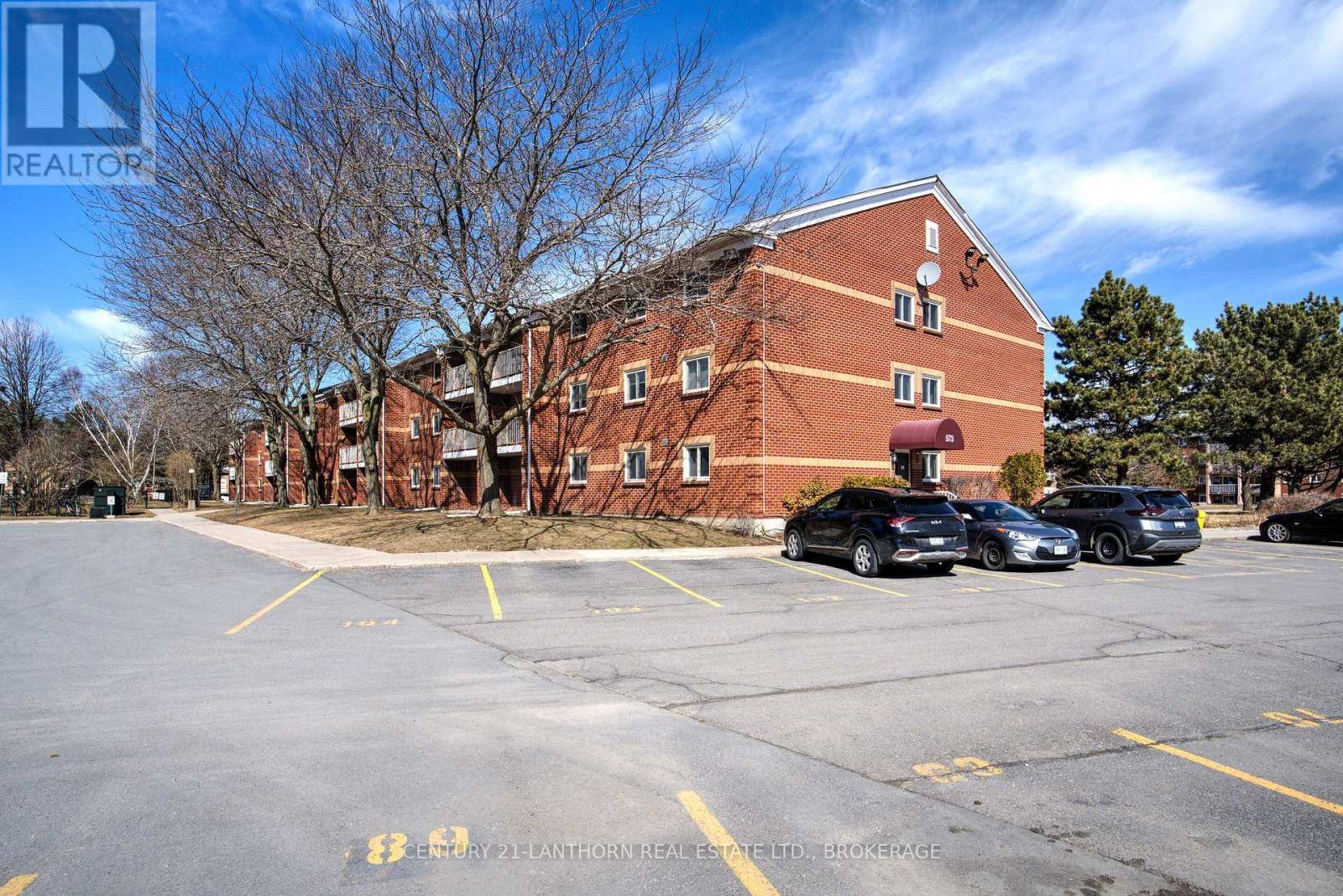 Kingston (east Gardiners Rd), ON K7M8J8,573 Armstrong RD #307