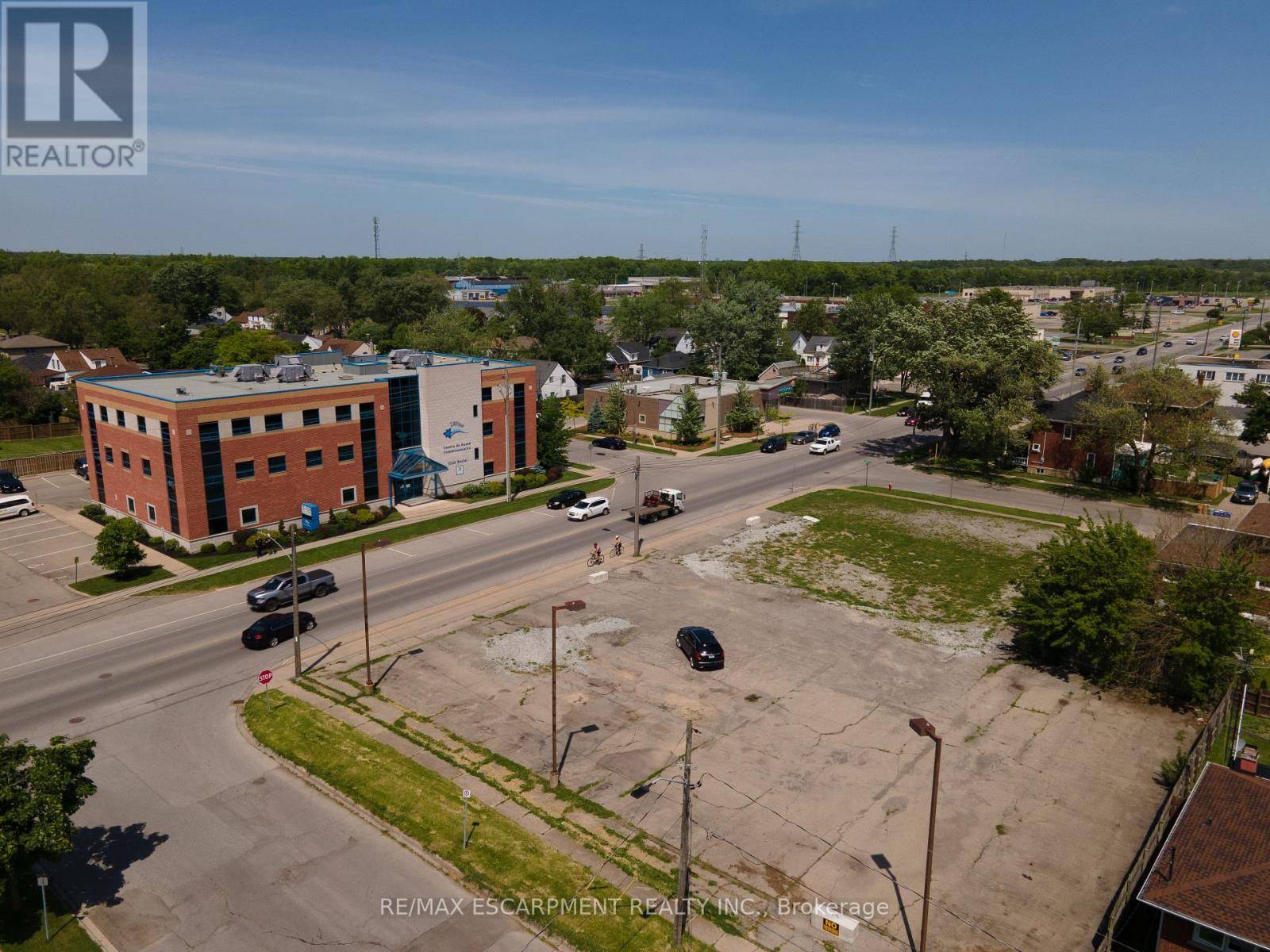 Welland (lincoln/crowland), ON L3B3Y6,811 EAST MAIN STREET
