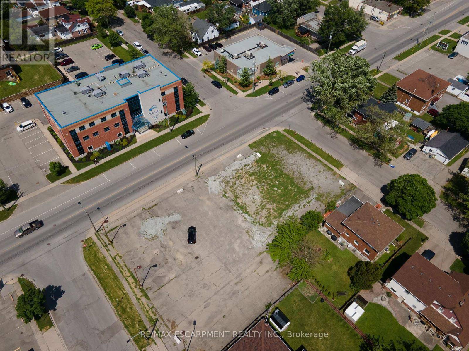 Welland (lincoln/crowland), ON L3B3Y6,811 EAST MAIN STREET
