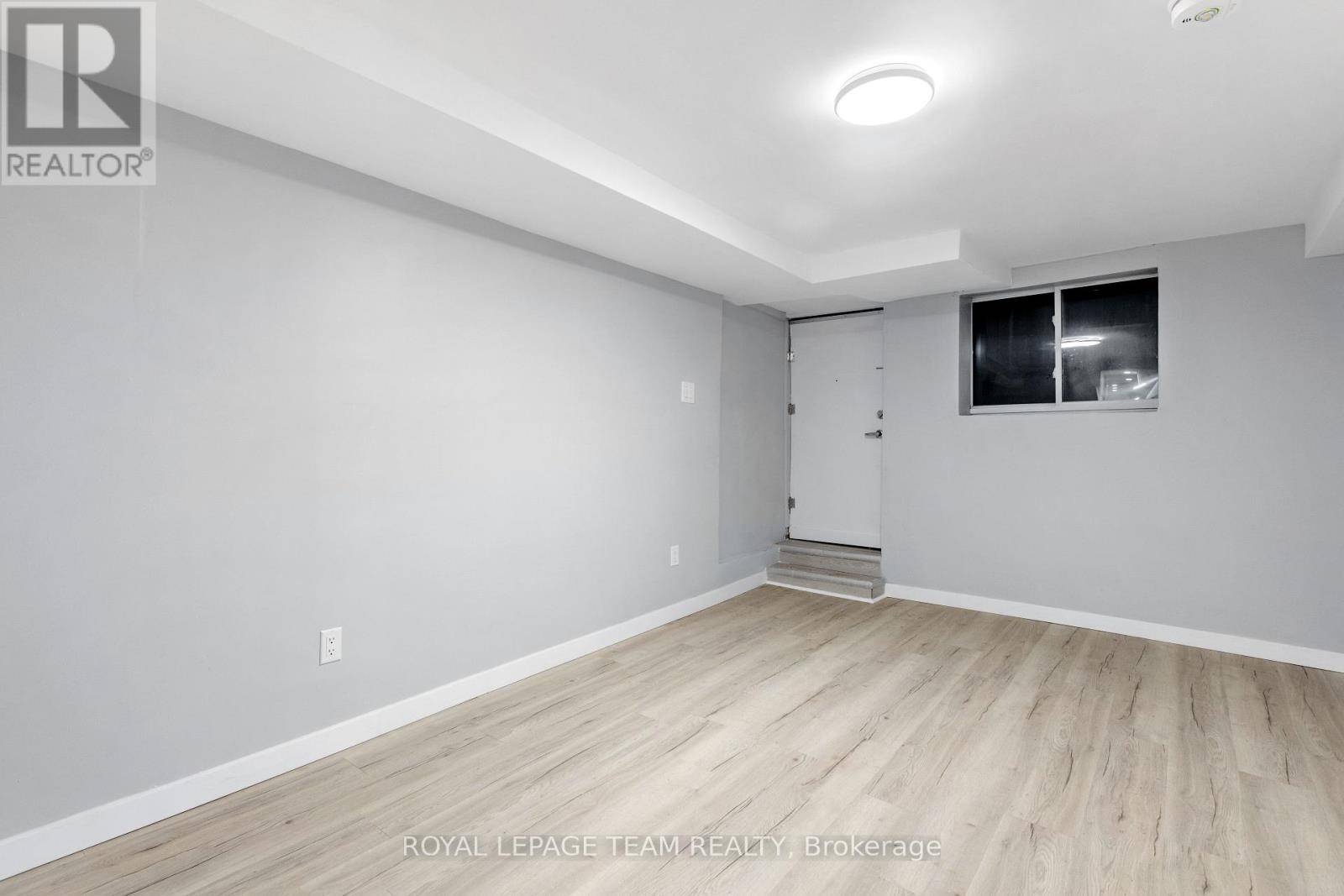 Ottawa, ON K1R6R6,883 Somerset ST West #7
