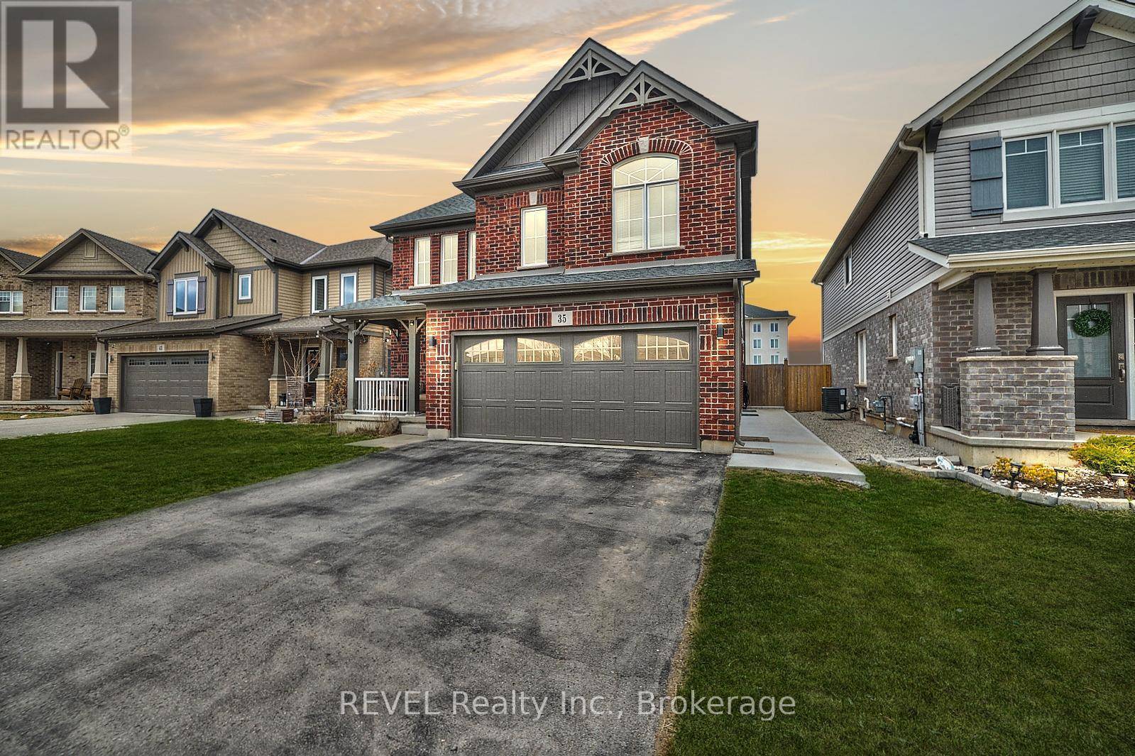 Welland (coyle Creek), ON L3C0C6,35 SPRUCE CRESCENT