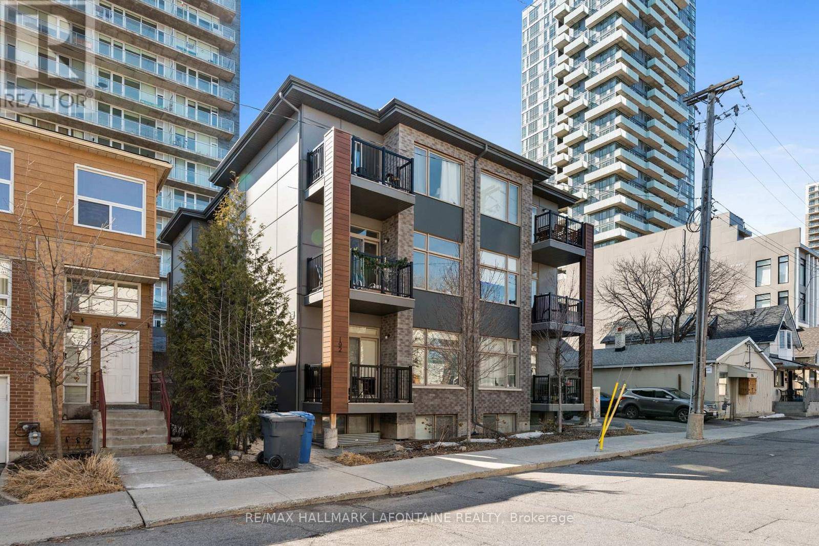 Ottawa, ON K1Y1L2,190 Forward AVE #1