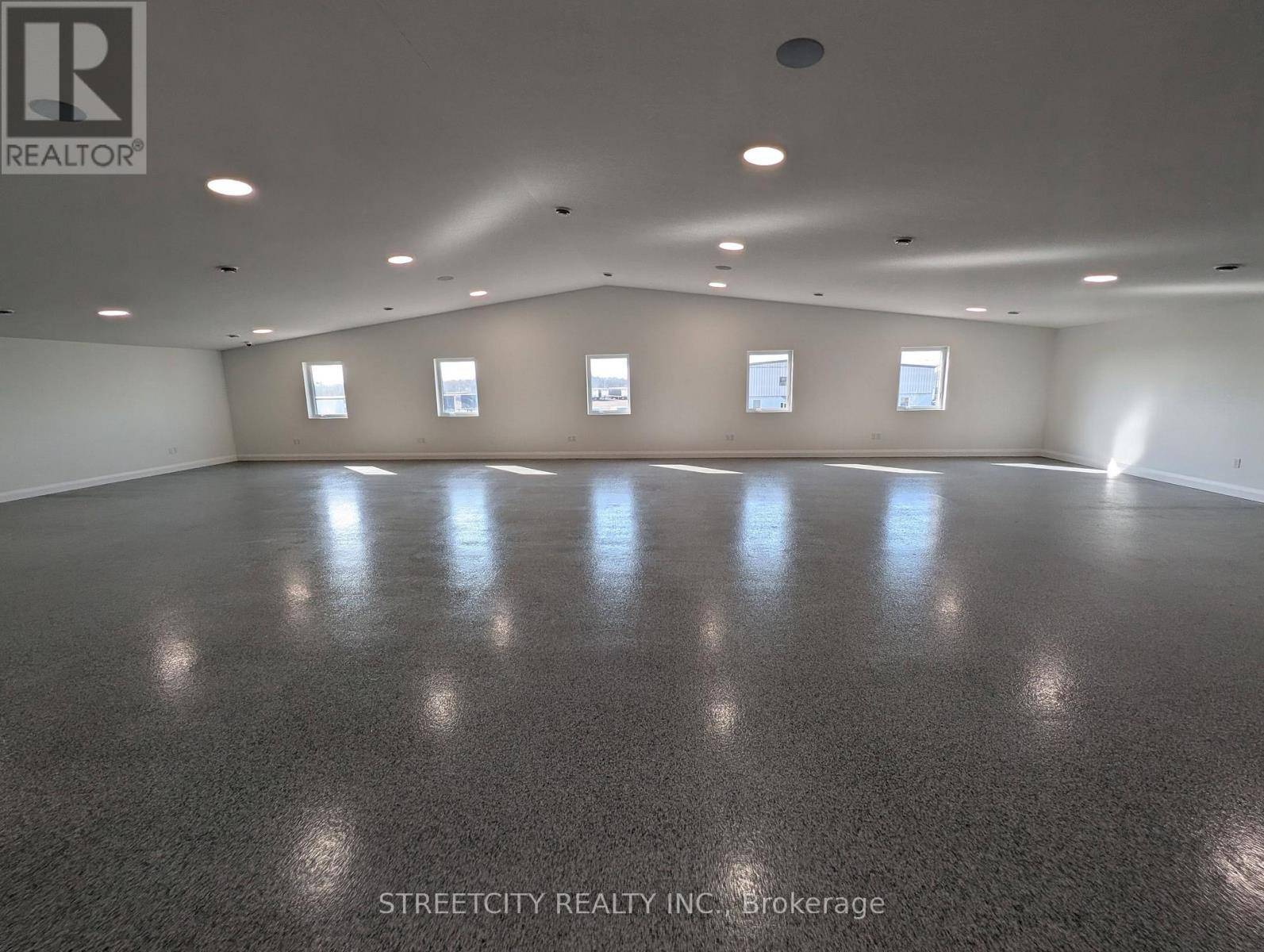 Aylmer, ON N5H3J1,79 Beech ST East #B