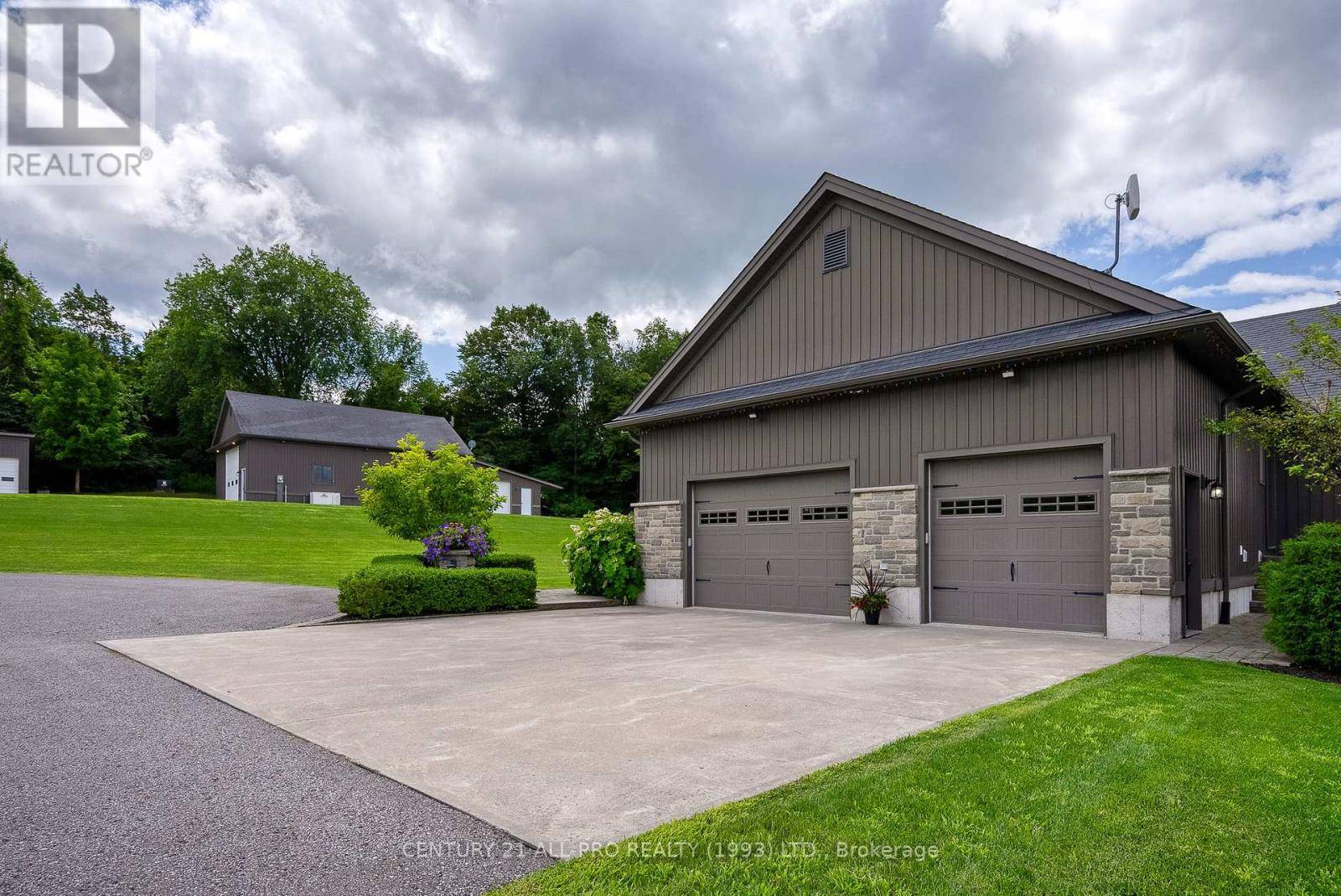 Prince Edward County (ameliasburg Ward), ON K0K1L0,2300 VICTORIA ROAD