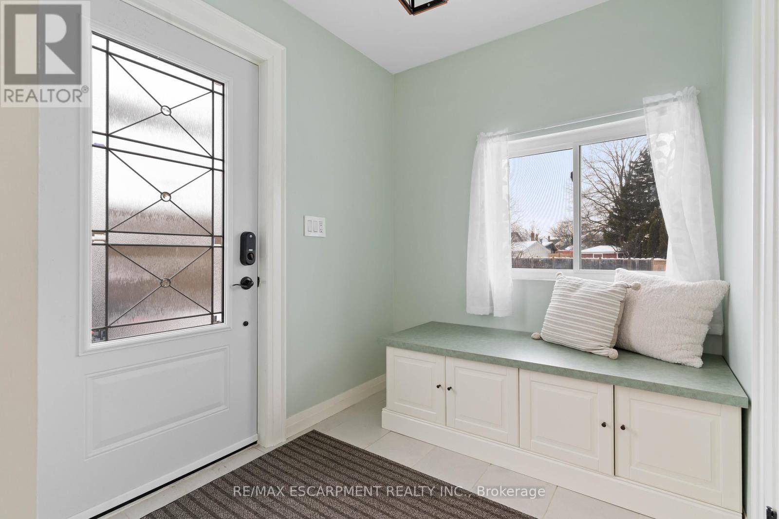 St. Catharines (carlton/bunting), ON L2M5X3,18 FLANDERS AVENUE