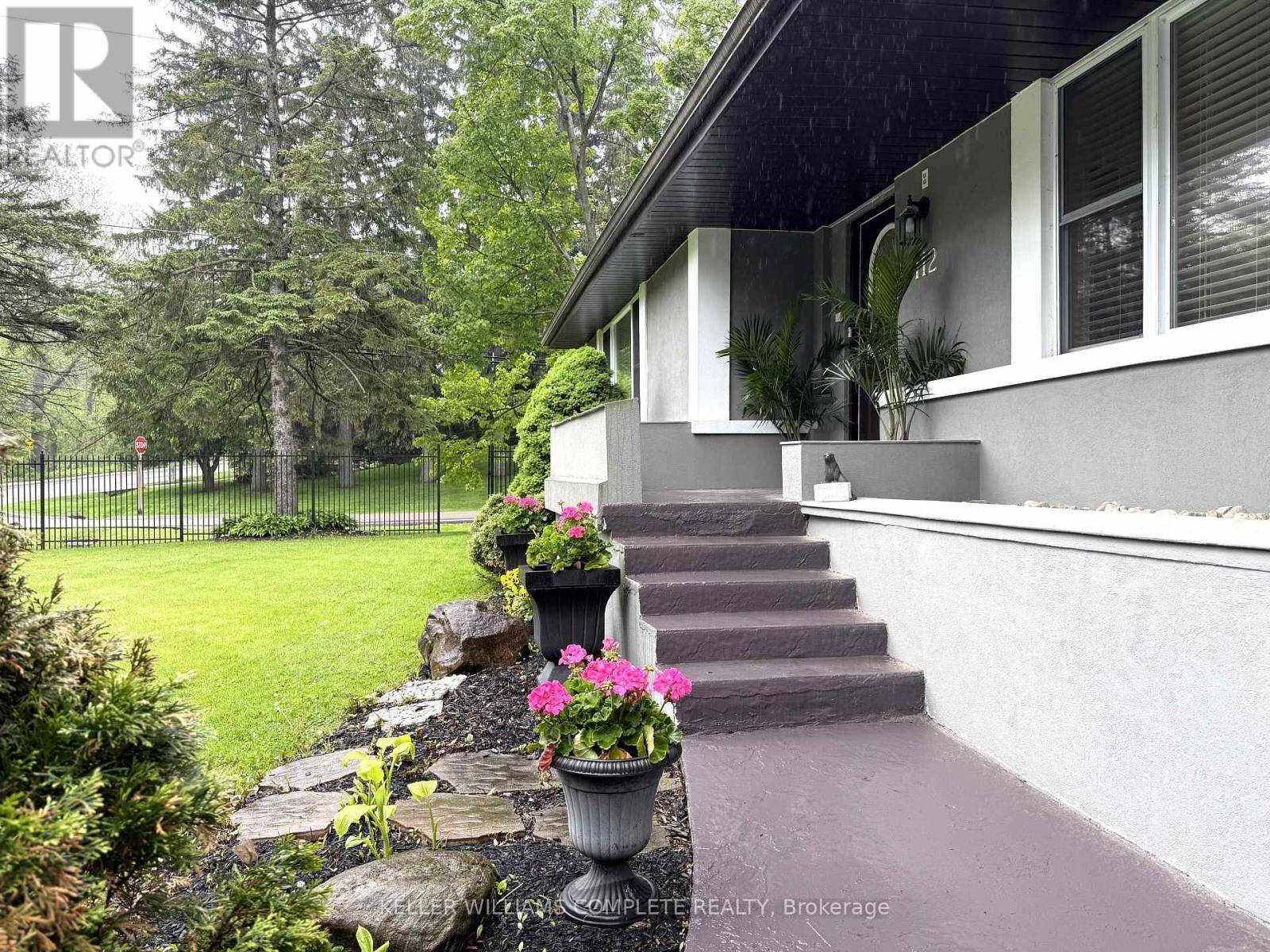 Hamilton (ancaster), ON L9G1M1,112 SULPHUR SPRINGS ROAD