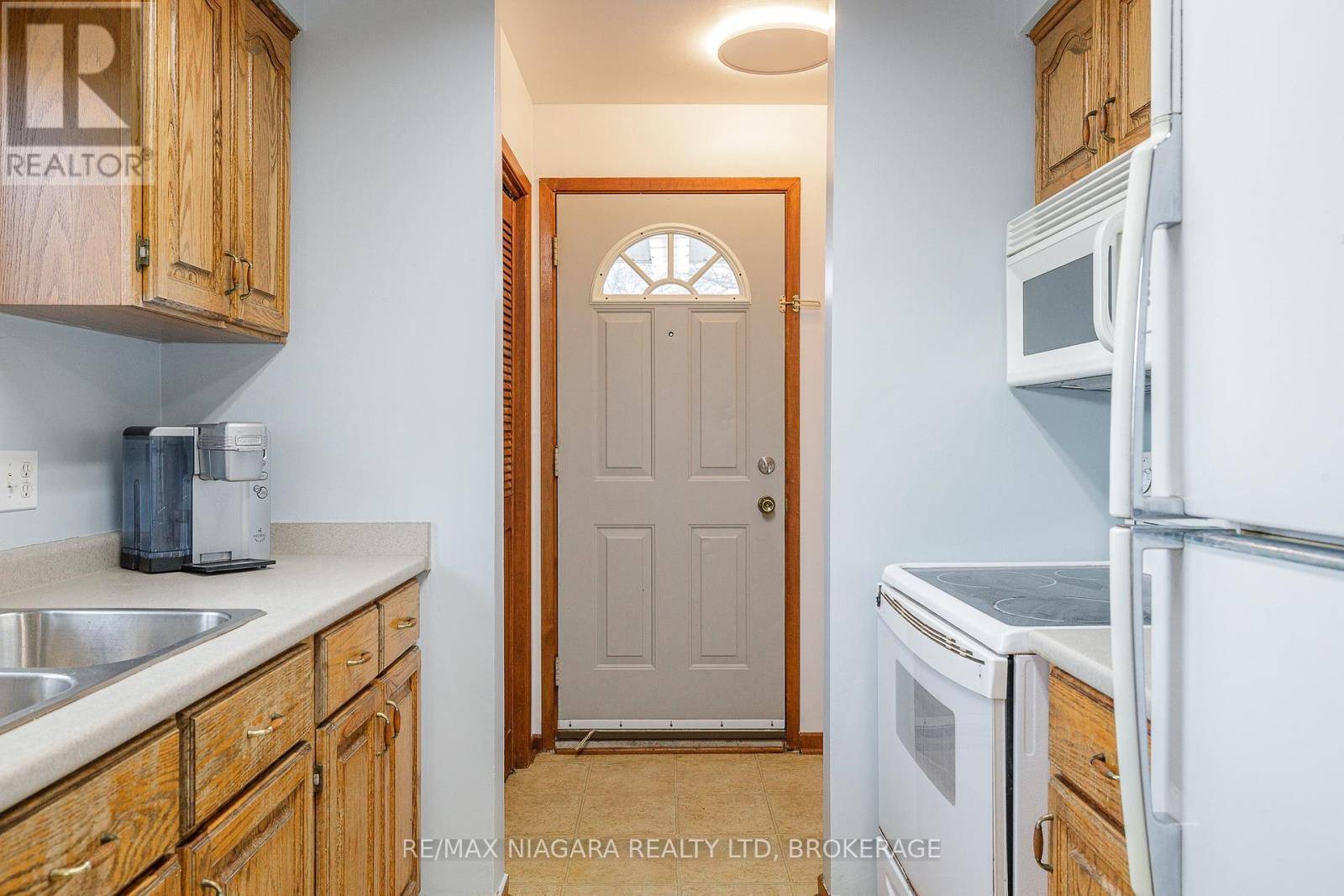 Niagara Falls (chippawa), ON L2G6V8,8420 LAMONT AVENUE