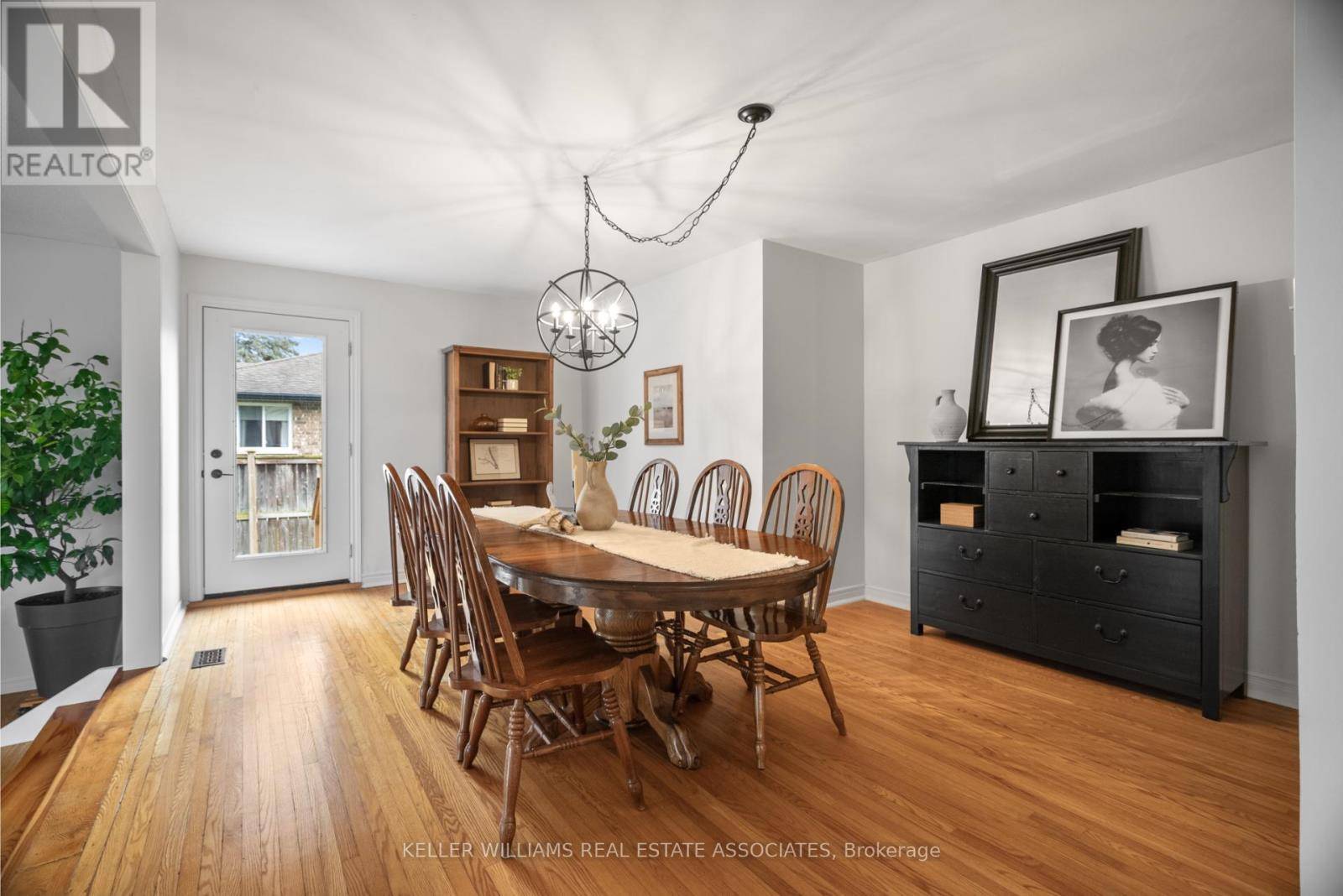 Hamilton (dundas), ON L9H5M5,14 HOPKINS COURT