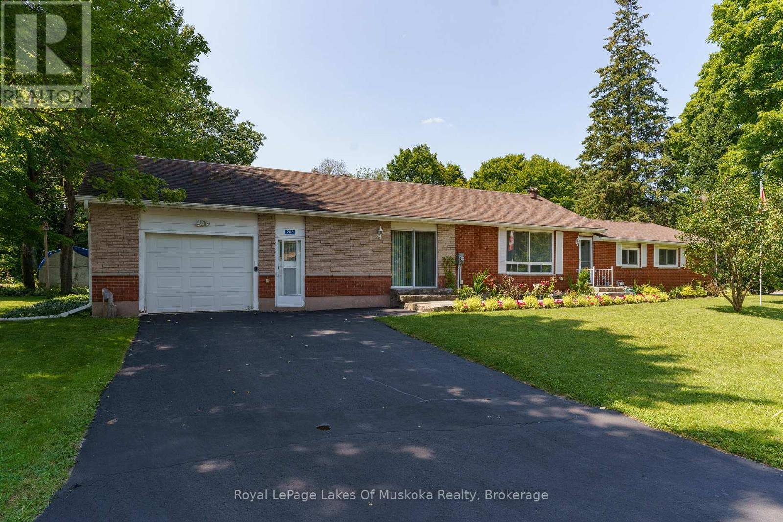 Gravenhurst (muskoka (s)), ON P1P1H8,205 WANDA MILLER ROAD