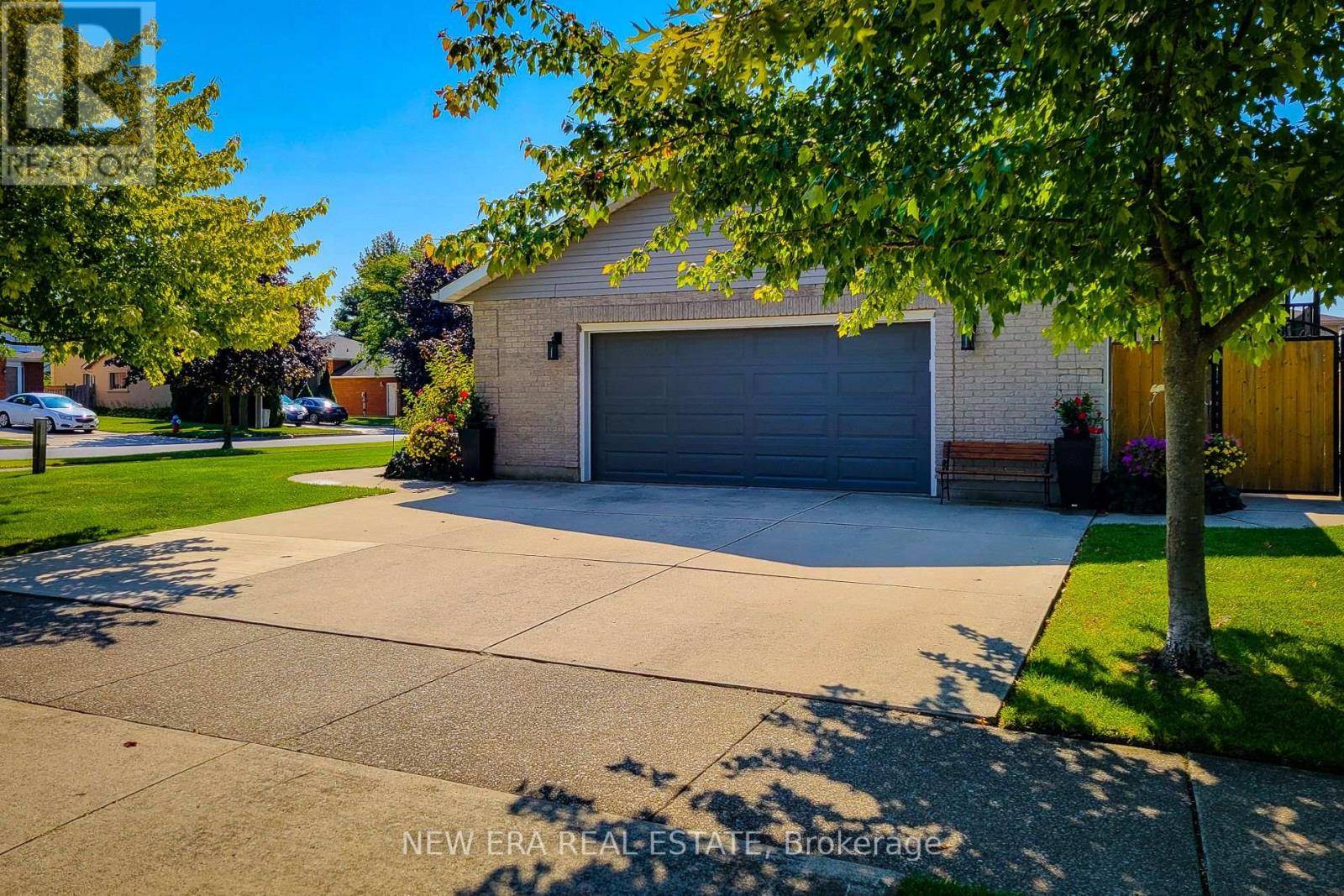 Niagara Falls (208 - Mt. Carmel), ON L2H2W2,3831 CARDINAL DRIVE