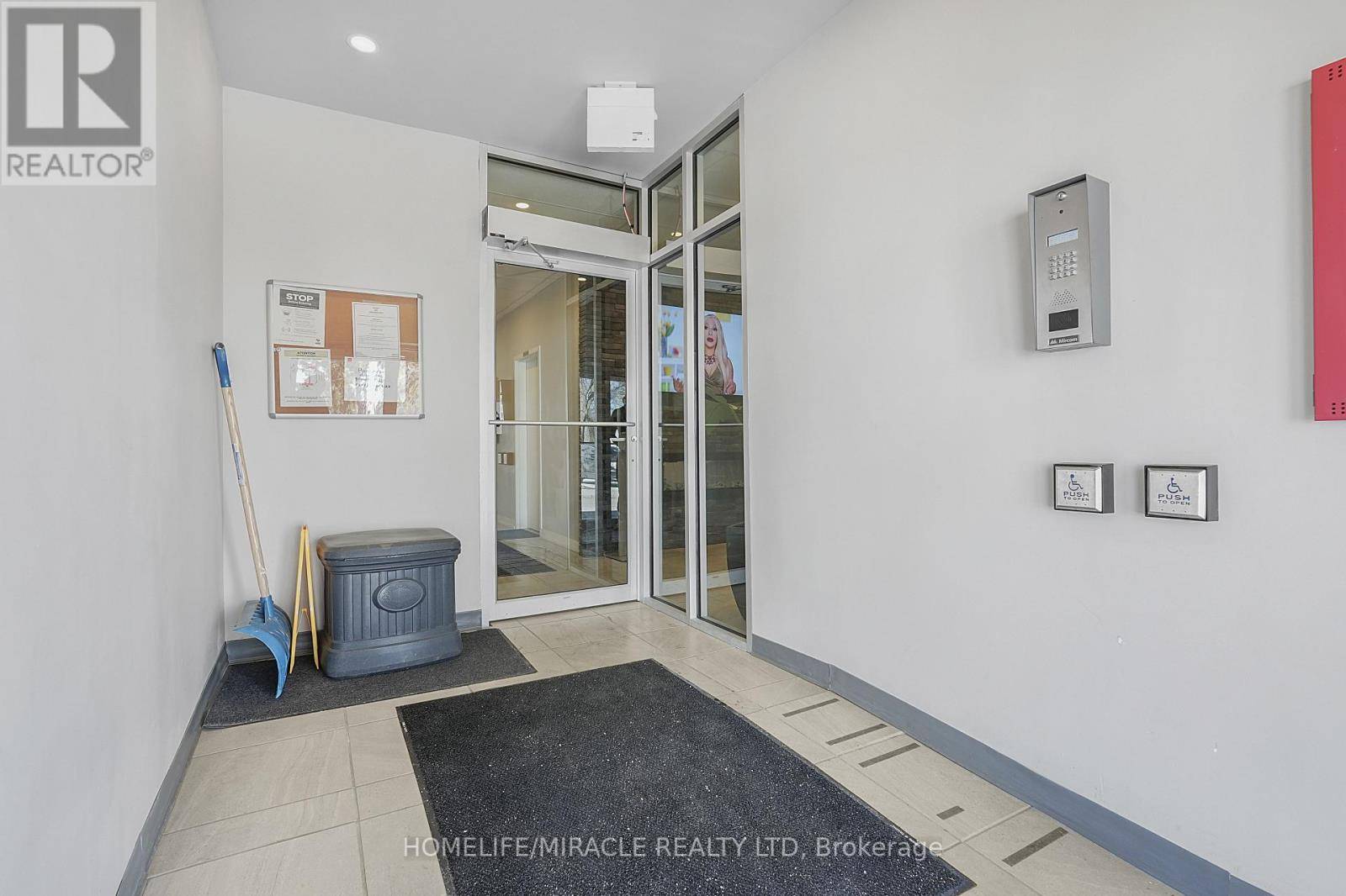 Chatham-kent, ON N0P2C0,8-12 YORK STREET