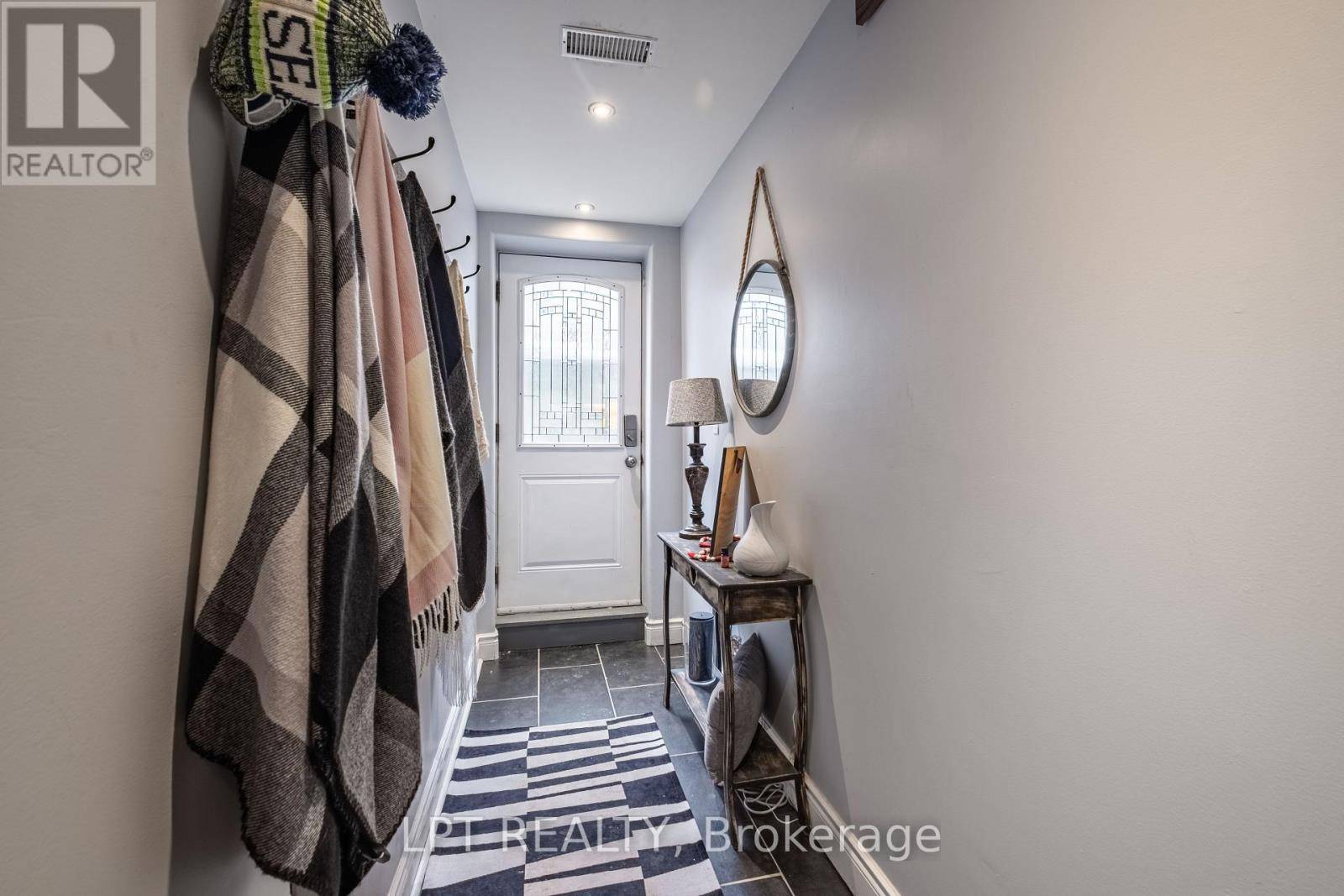 Kingston (city Northwest), ON K7P0C2,1388 OTTAWA STREET
