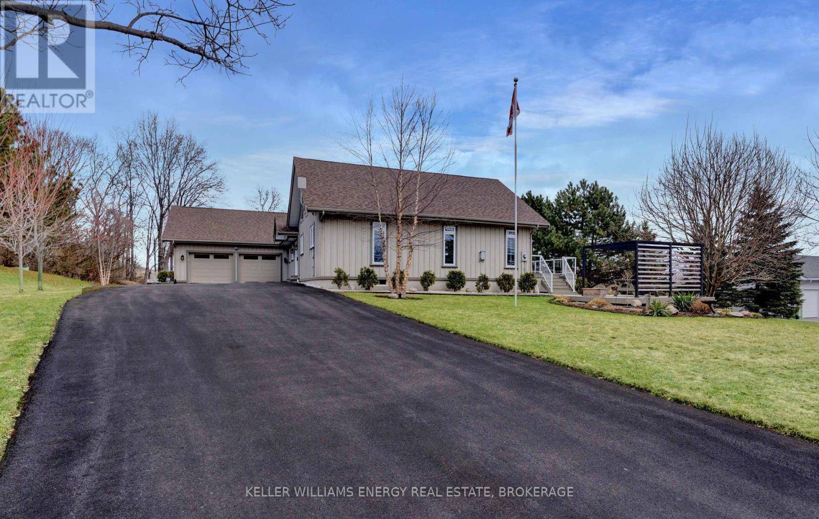 Prince Edward County (north Marysburg Ward), ON K0K2T0,43 SMITHS BAY AVENUE