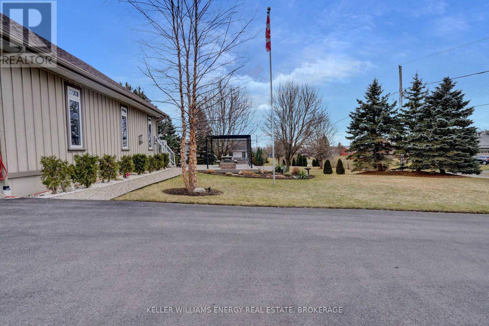 Prince Edward County (north Marysburg Ward), ON K0K2T0,43 SMITHS BAY AVENUE