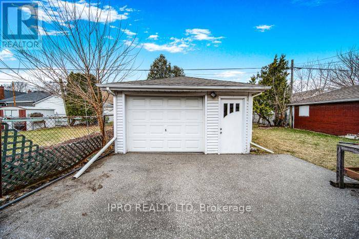 Hamilton (glenview), ON L8K3R8,146 GLENCARRY AVENUE