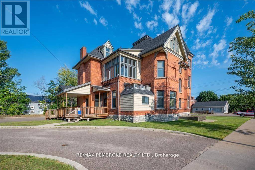 Pembroke, ON K8A5N9,464 PEMBROKE STREET W