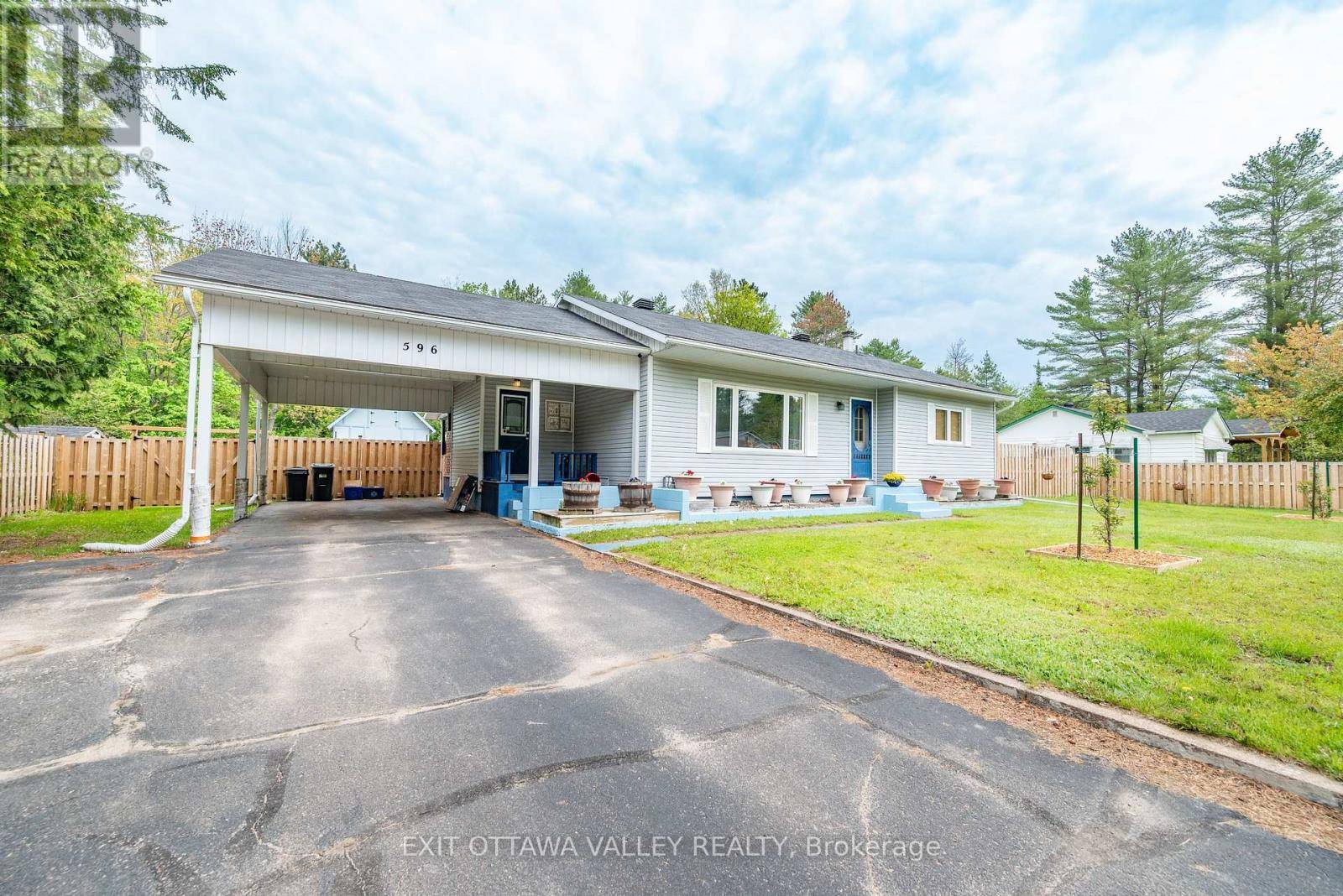 Deep River, ON K0J1P0,33624 HWY 17 HIGHWAY