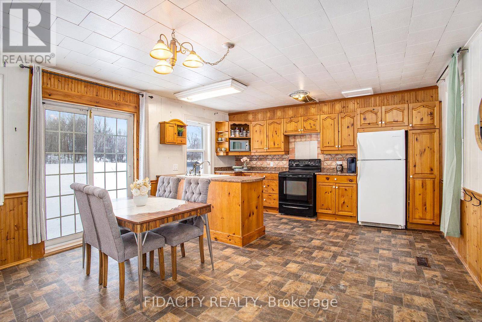 Ottawa, ON K0A2H0,5046 CARP ROAD