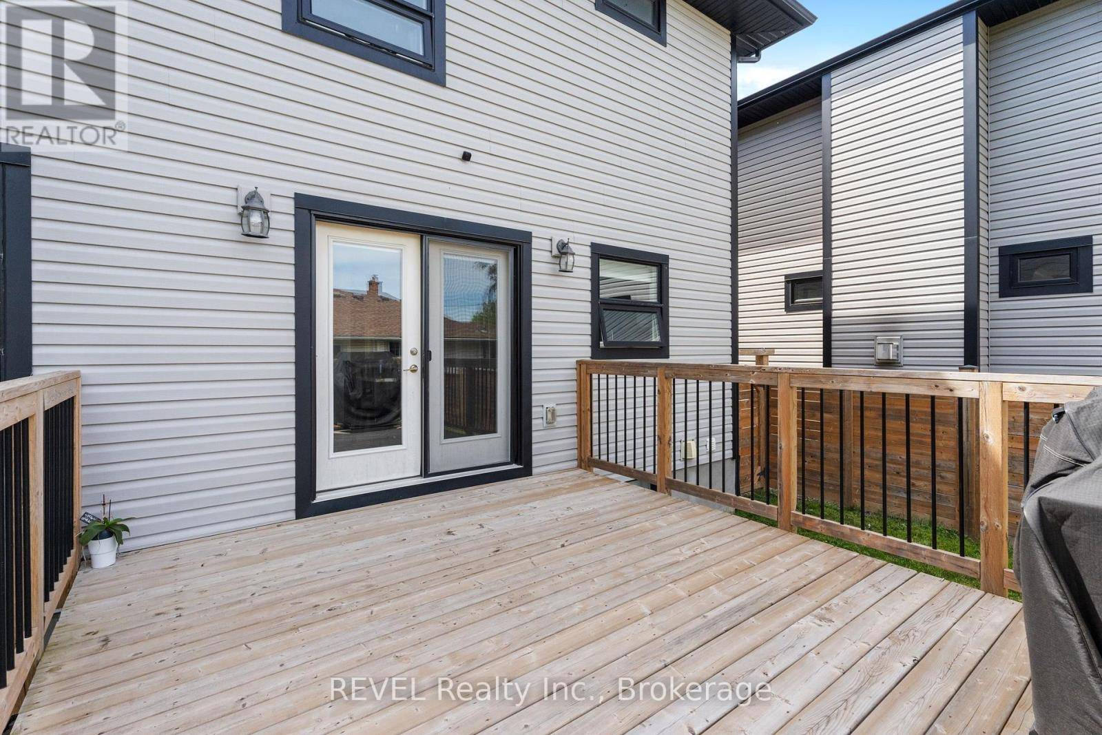 St. Catharines (burleigh Hill), ON L2T2R1,10 LEESON STREET
