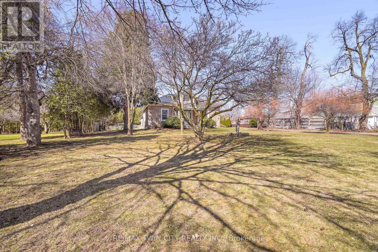 Brant (paris), ON N3L3E2,899 KEG LANE