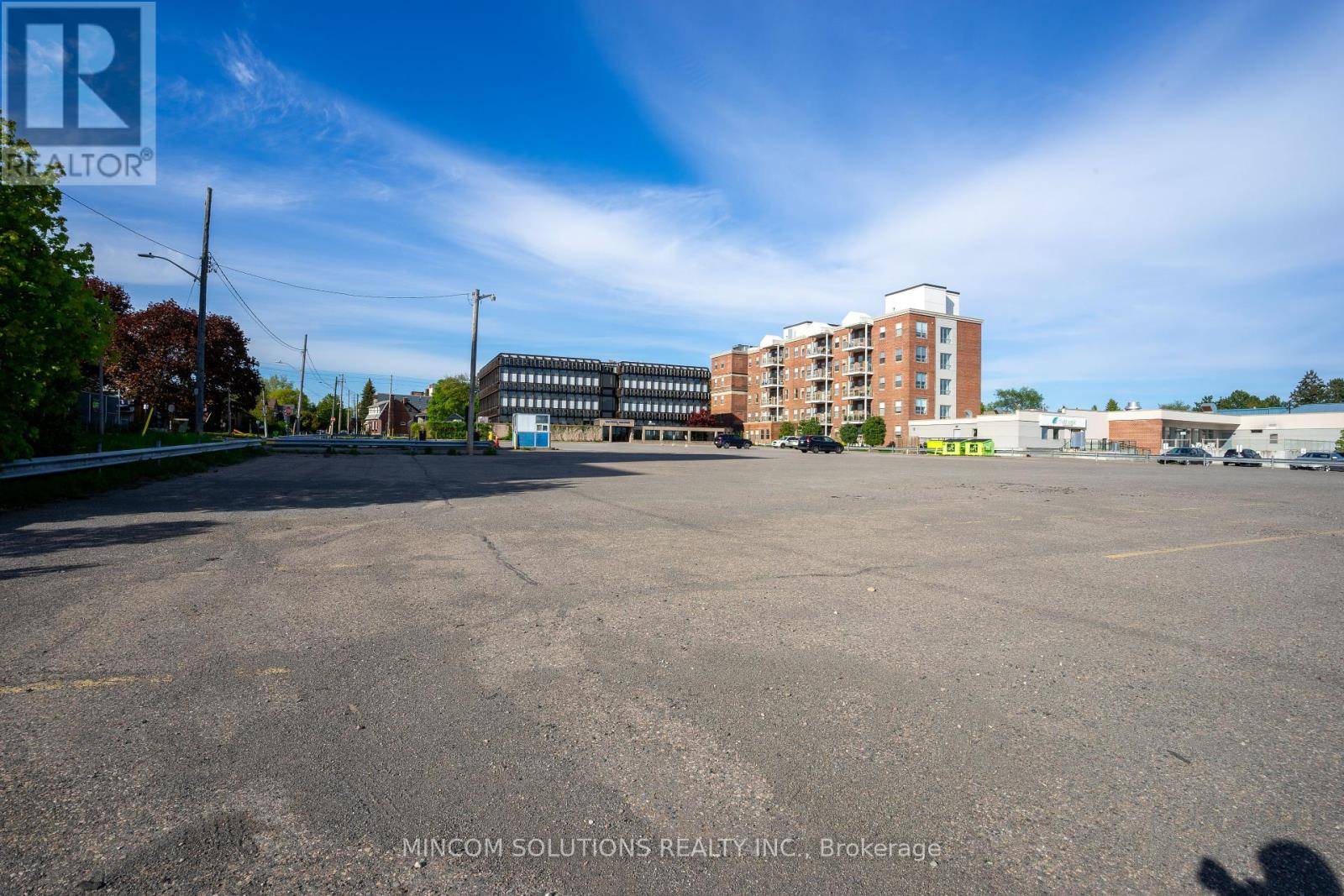 Sault Ste Marie, ON P6A2C3,955 QUEEN STREET E