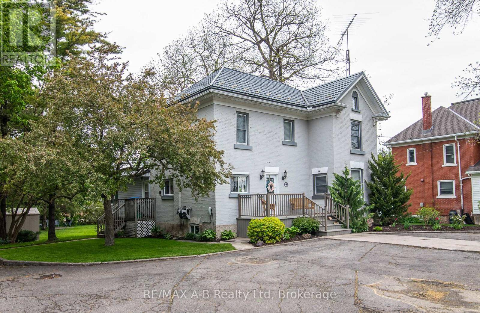 Perth East (milverton), ON N0K1M0,22 MILL STREET E