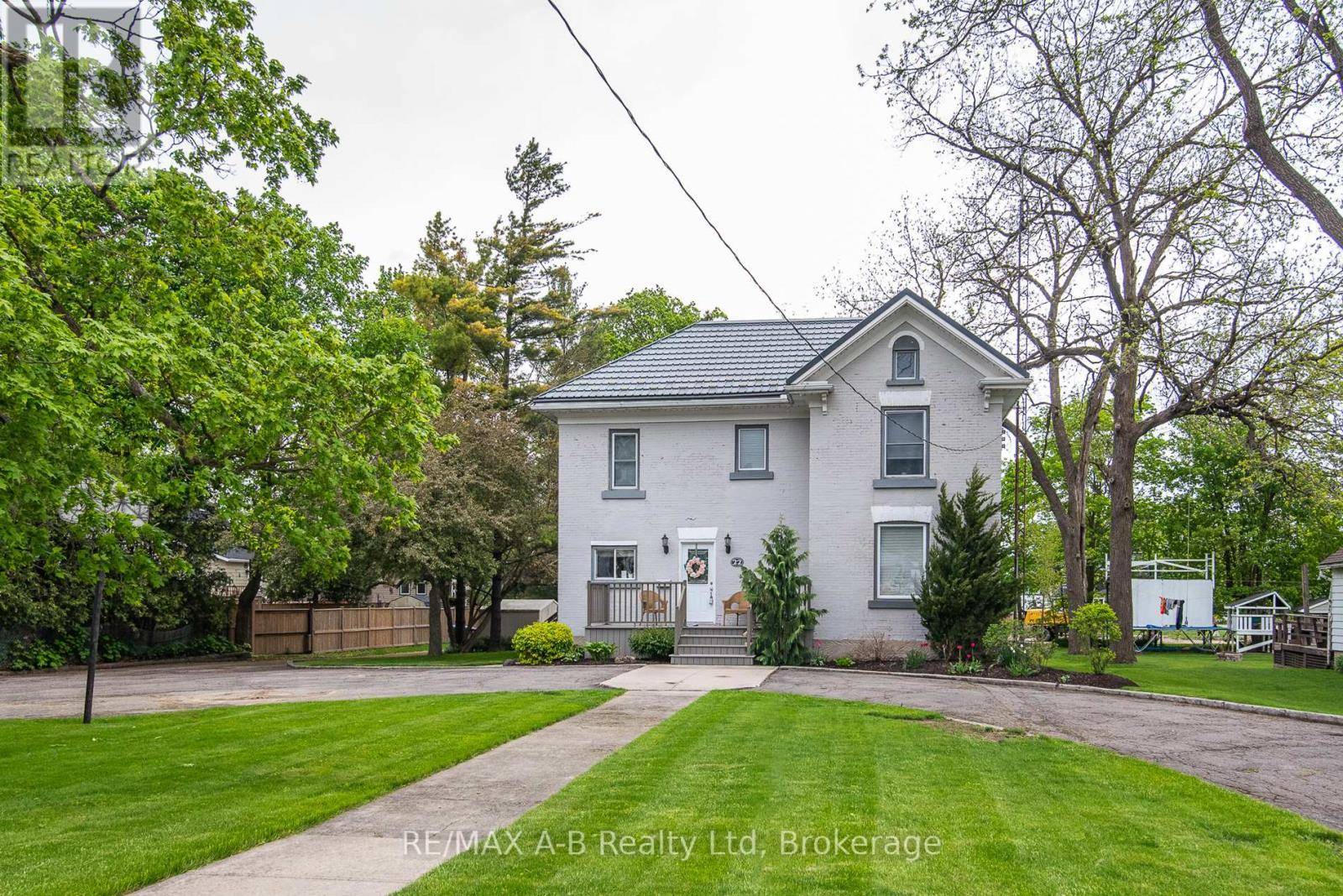 Perth East (milverton), ON N0K1M0,22 MILL STREET E