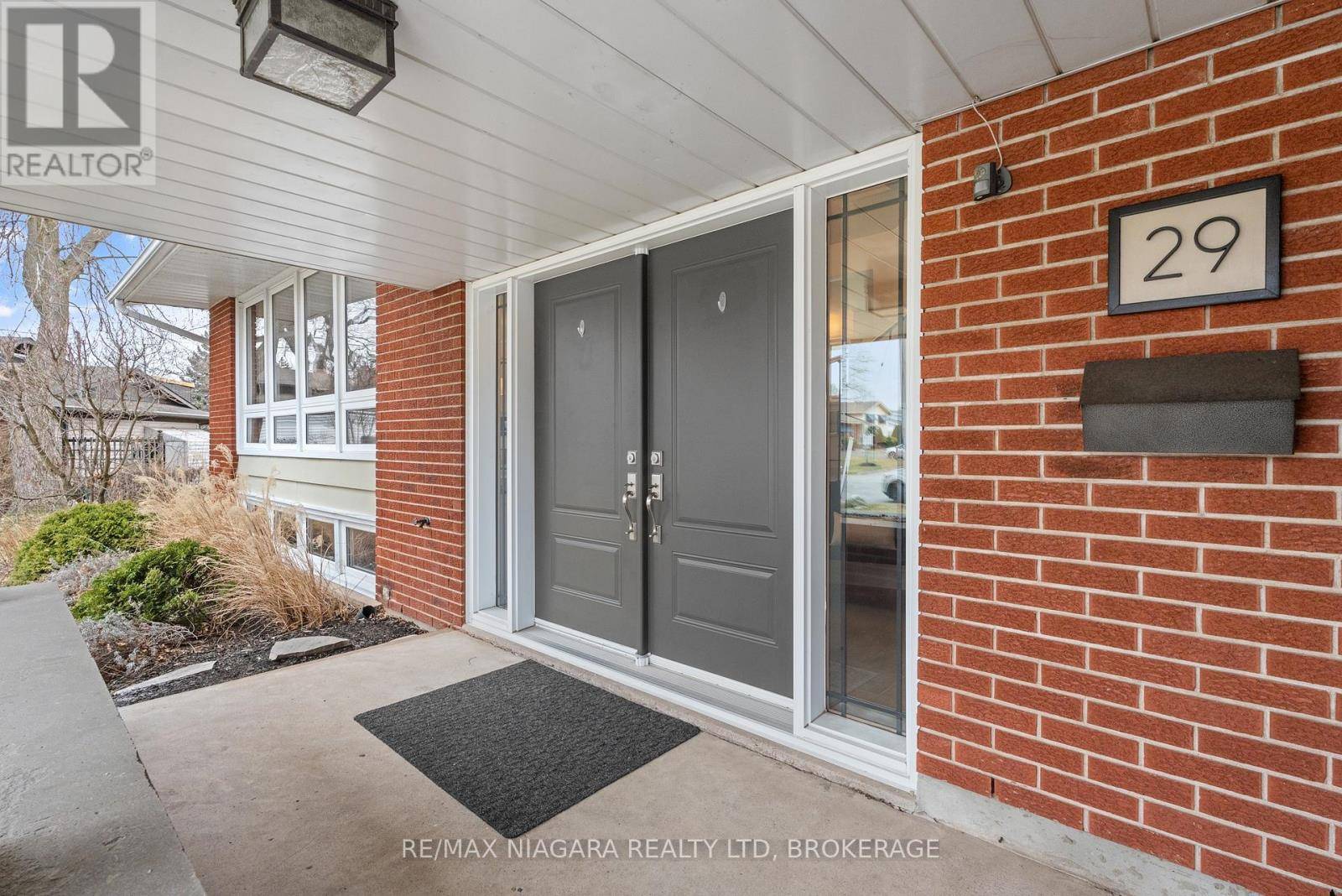 St. Catharines (burleigh Hill), ON L2T2X6,29 BEACON HILL DRIVE