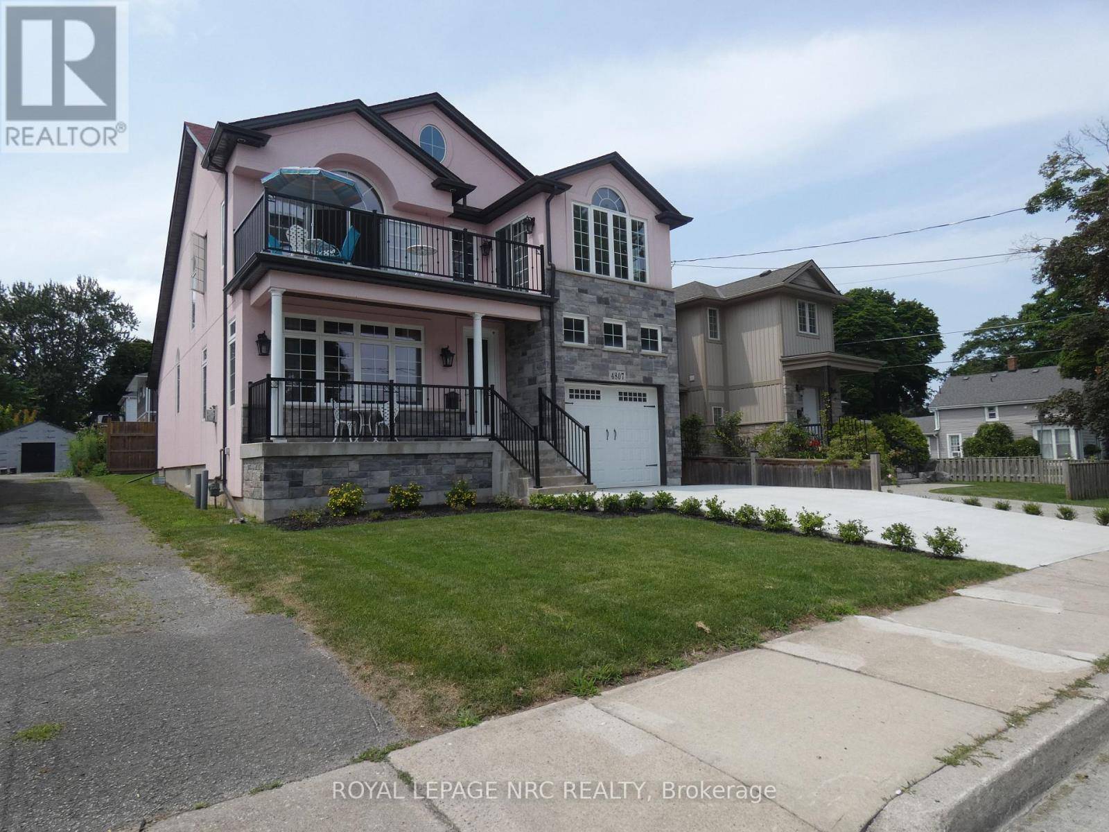 Niagara Falls (downtown), ON L2E3N1,4807 ZIMMERMAN AVENUE