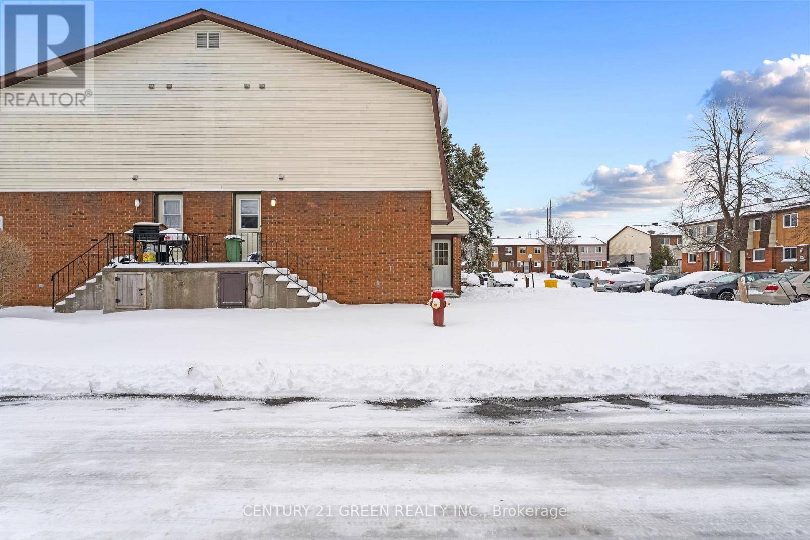 Ottawa, ON K2G4H4,44A Woodvale Green #52