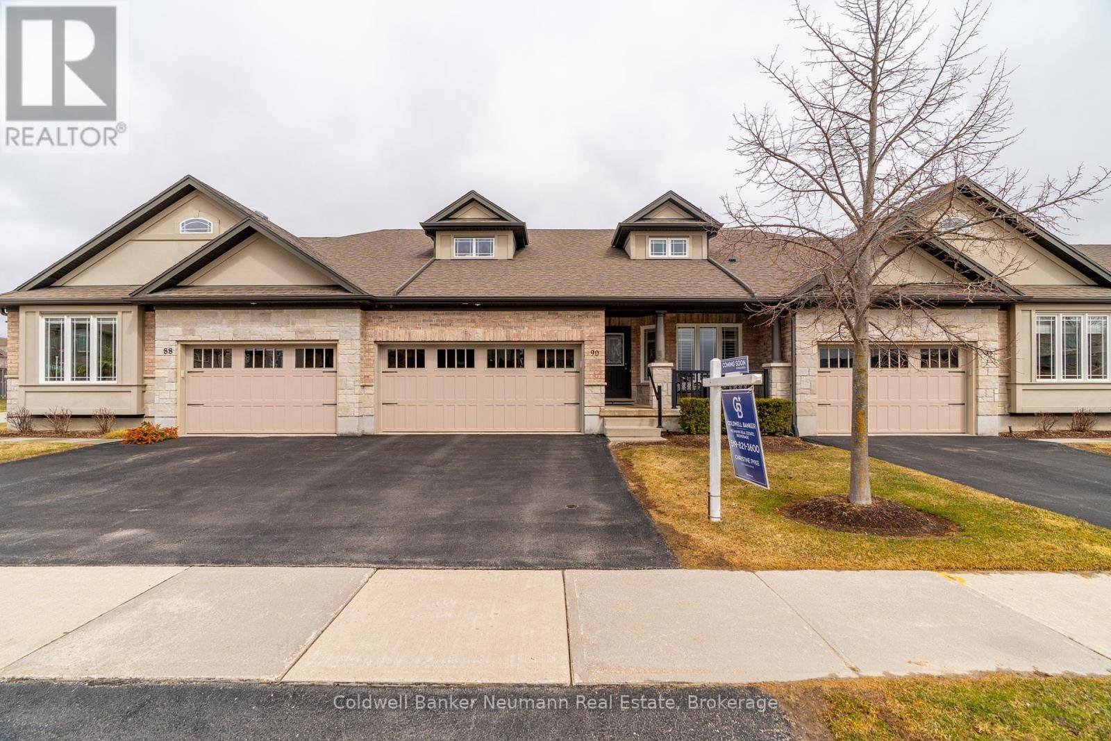 Centre Wellington (fergus), ON N1M0B8,90 Aberdeen ST #90A