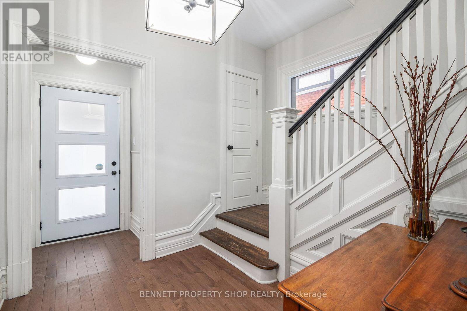 Ottawa, ON K1S3P2,499 METCALFE STREET E