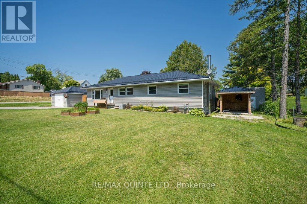 Tweed (tweed (village)), ON K0K3J0,348 RIVER STREET W