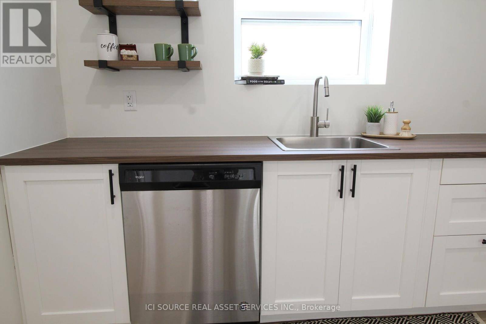 Essex, ON N8M1A7,2 Talbot ST South #Unit 6