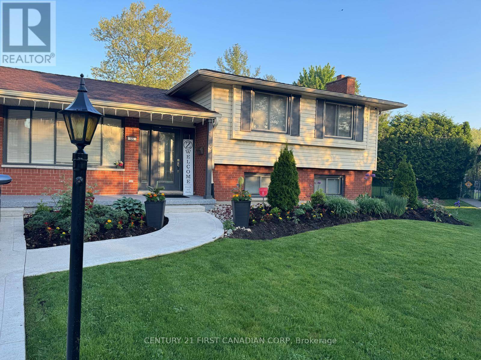 London, ON N6J2G4,55 St Lawrence PL #side split