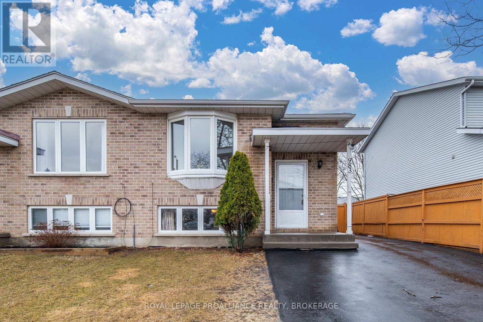 Kingston (35 - East Gardiners Rd), ON K7M8X6,983 WARBURTON CRESCENT