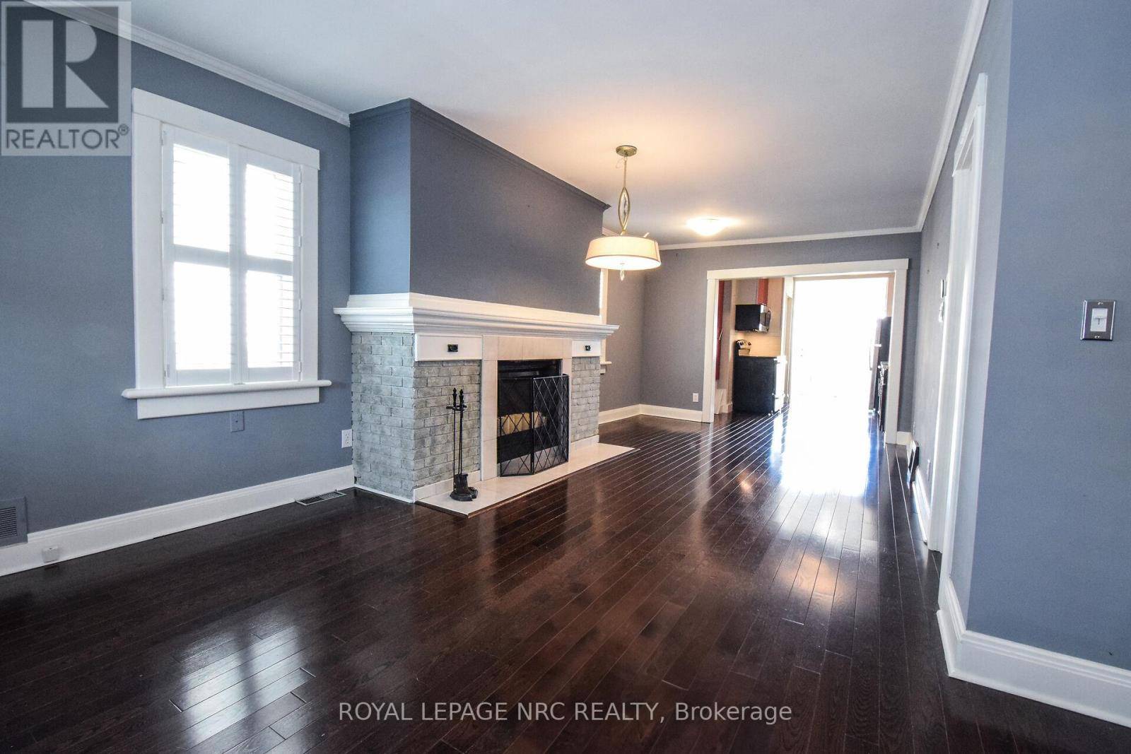 St. Catharines (e. Chester), ON L2R1B1,17 TRAPNELL STREET