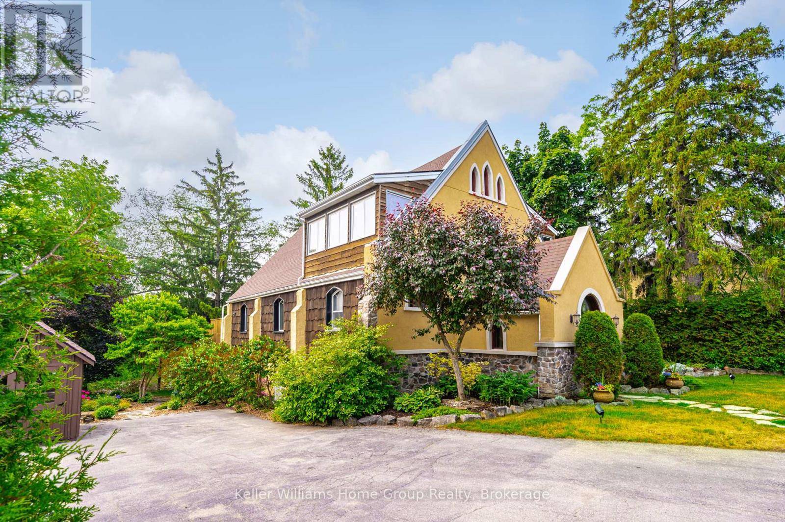 Centre Wellington (fergus), ON N1M1R1,230 ST ANDREW STREET E