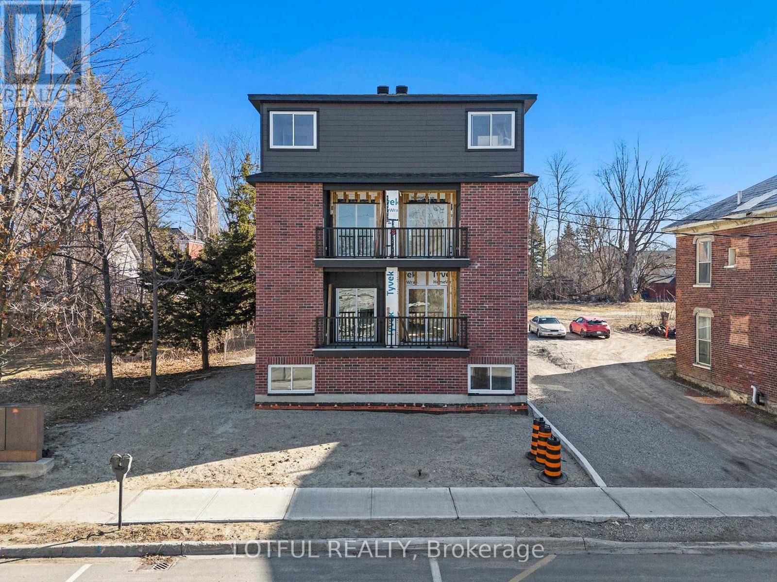 Perth, ON K7H1J6,131 GORE STREET E