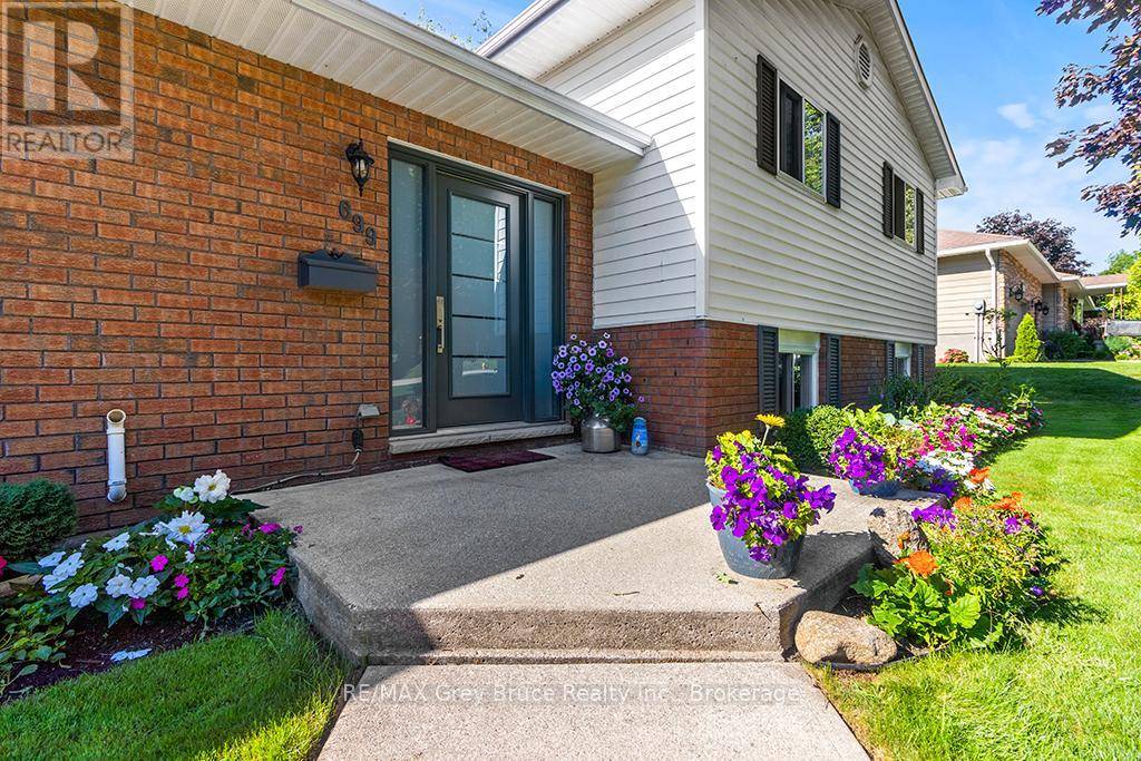 Owen Sound, ON N4K4E1,699 20TH STREET W