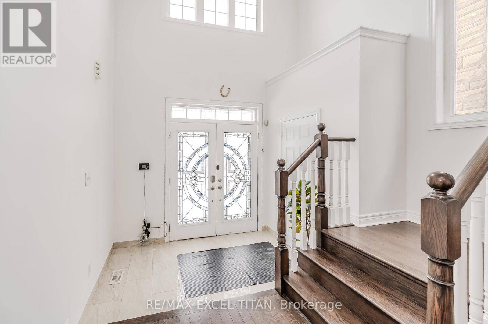 Kitchener, ON N2P2Y1,498 THOMAS SLEE DRIVE