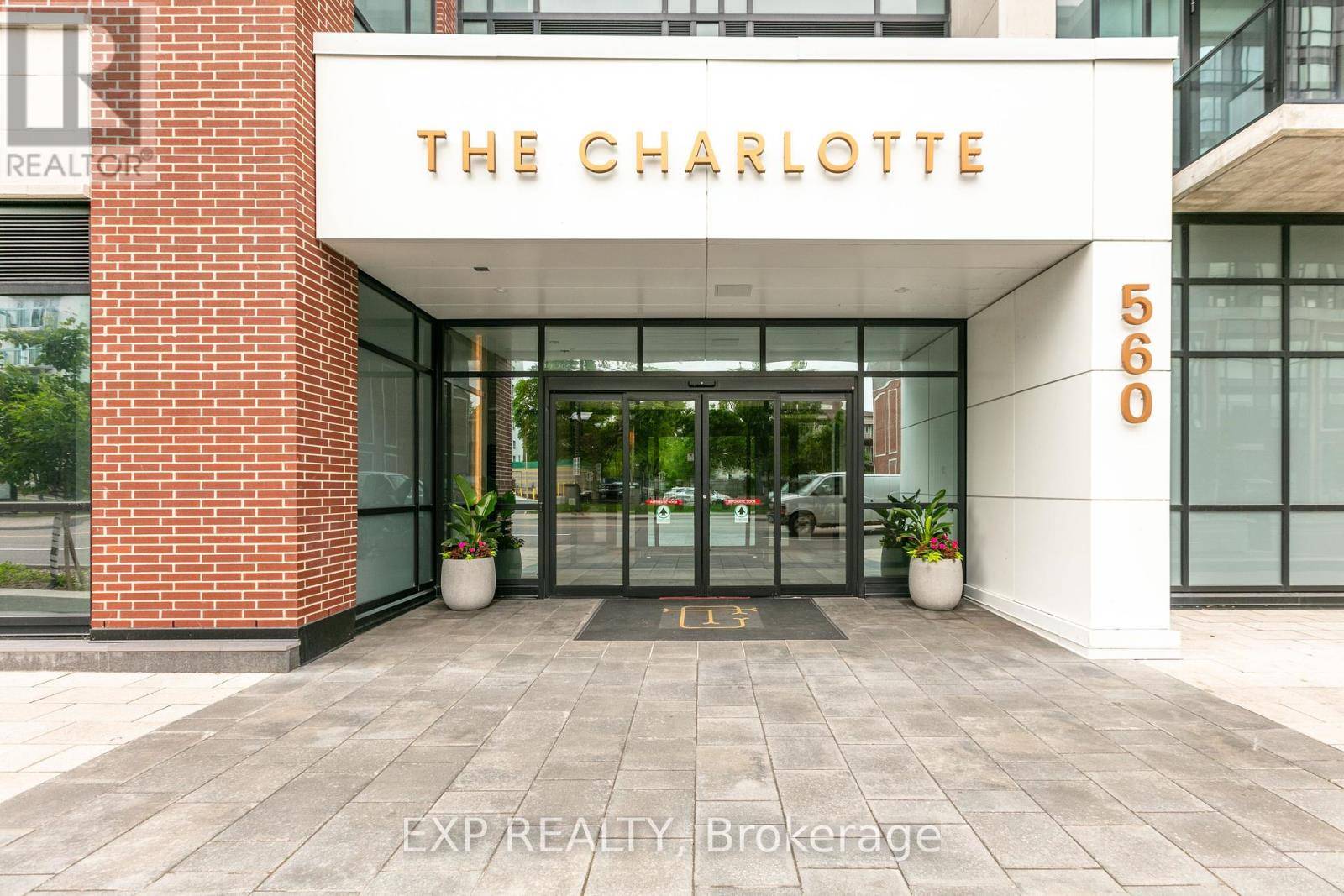 Ottawa, ON K1N0G3,560 Rideau ST #421
