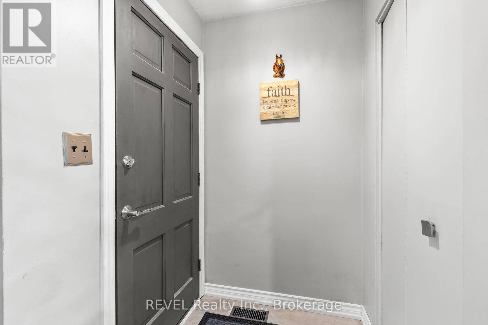 St. Catharines (lakeport), ON L2N4C8,8 BEDFORD COURT